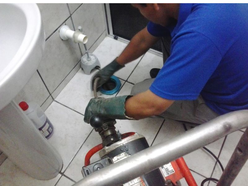 Vì sao đường ống thoát sàn bị tắc?